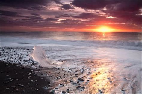 Visit Diamond Beach in iceland - A Paradise for Photographers