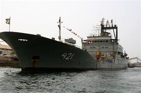 Uskowi on Iran - اسکویی در باره ایران: Iran Navy submarine returns ...