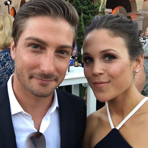 9,748 Likes, 203 Comments - Erin Krakow (@erinkrakow) on Instagram: “Hi @daniellissing #Hearties ...