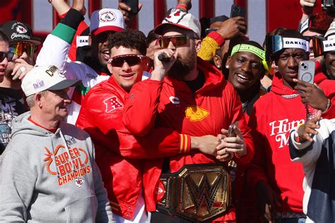 Travis Kelce Chugs Beer, Patrick Mahomes Goes Shirtless: Chiefs Parade ...