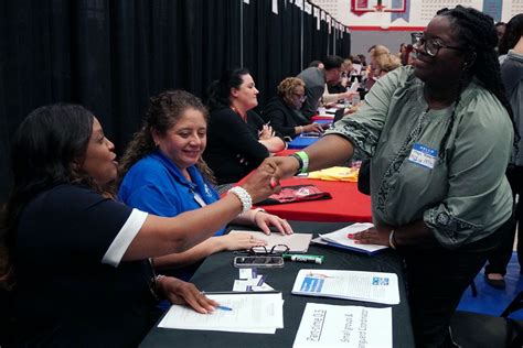 More than 100 recruited for Dallas ISD schools during job fair | The Hub