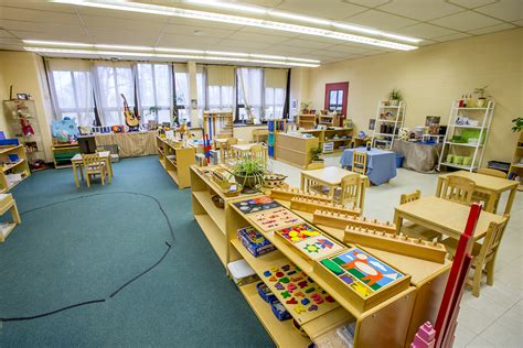 What To Look For In A Montessori School - Montessori Rocks