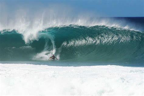 Pipeline Surfing, December 2011 - Hawaii Pictures