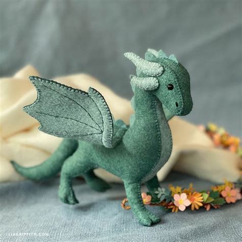 Felt Dragon | Felt dragon, Felt crafts, Felt animals