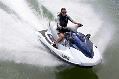 2011 Yamaha VX Deluxe WaveRunner Review - Top Speed