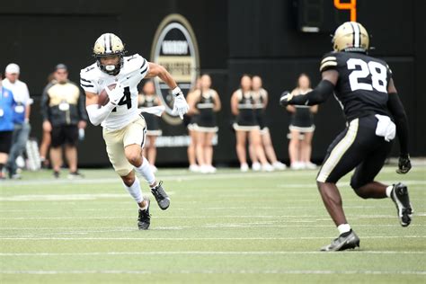 Vanderbilt vs. Hawaii: 2022 college football prediction, picks, odds