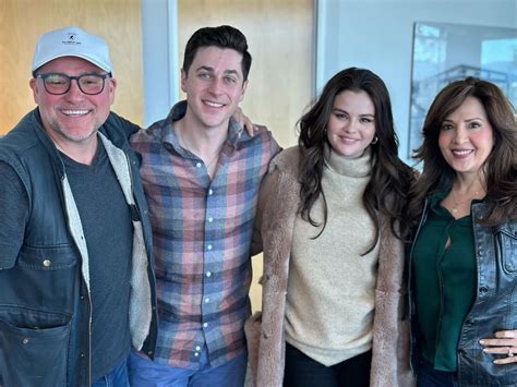 Selena Gomez Reunites With 'Wizard of Waverly Place' Cast in New Image