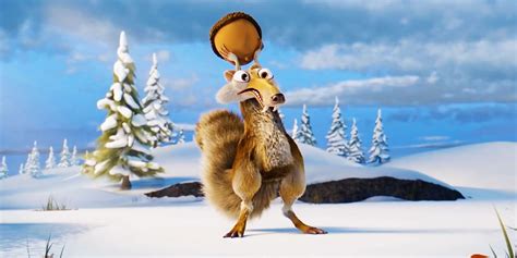 VIDEO Squirrel Scrat finally eats acorns after 22 years! The most ...