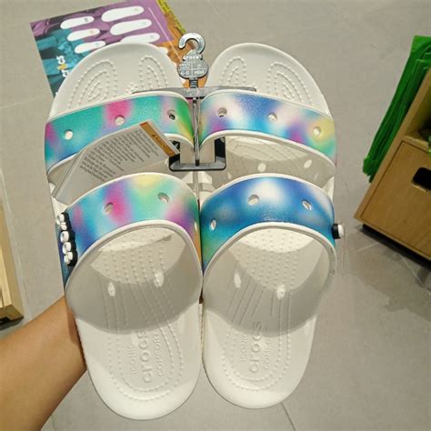 classic sandal crocs, Fesyen Pria, Sepatu , Sandal di Carousell