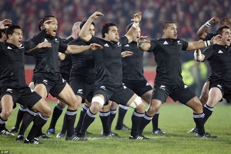 VIDEO: Munster's former All Blacks launch their own pre-emptive haka ...