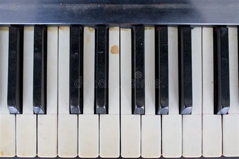 An Old Broken And Damaged Piano Stock Image - Image of sound, white ...