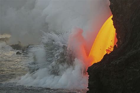 Newsela | Hot Hawaiian lava hitting cool ocean water creates an ...