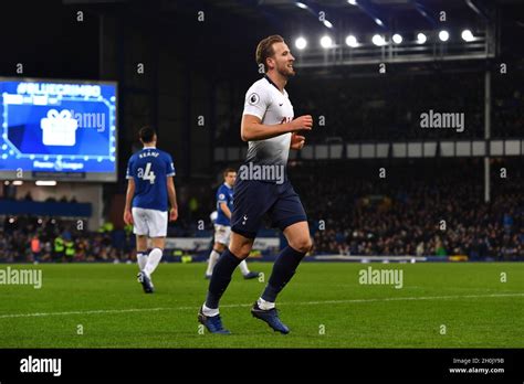 Harry kane spurs scoring hi-res stock photography and images - Alamy