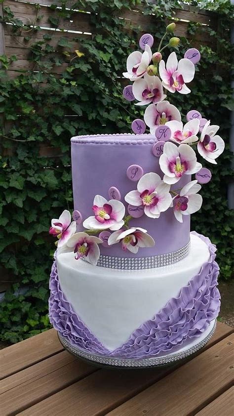 Orchid cake - Decorated Cake by ZuckerPuppe - CakesDecor