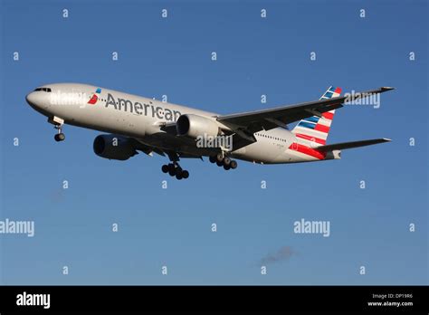 AMERICAN AIRLINES BOEING 777 200 Stock Photo - Alamy