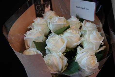 White Rose Bouquet | Flower Gift Korea