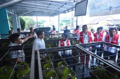 Dirut Pertamina Tinjau Langsung Penyaluran LPG 3 Kg di Wilayah Sumatera ...