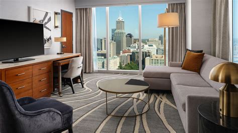 Luxury Rooms & Hotel Suites in Downtown Indianapolis | JW Marriott Indianapolis