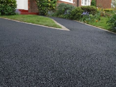 Key Differences Between Tarmac vs Asphalt Driveways - Tarmac Driveways