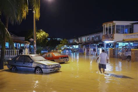 Banjir Kilat Di Malaysia - Rahman berkata, bencana tersebut melibatkan kampung pandan dan ...