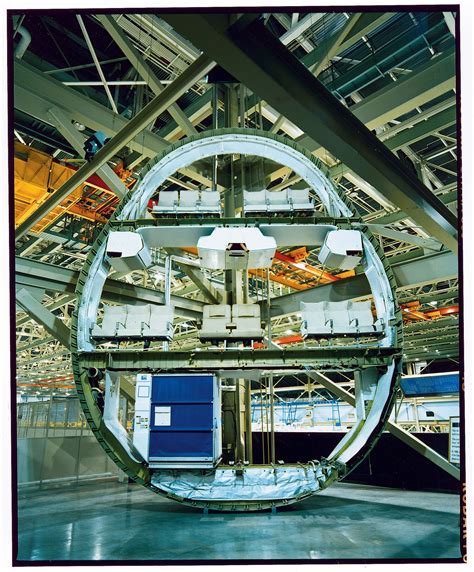 Fuselage of a Boeing 747 [1998×2413] : ThingsCutInHalfPorn