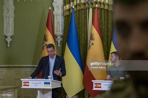 Spanish President Pedro Sanchez and Ukrainian President Volodymyr ...