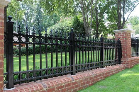 30+ Wrought Iron Fence Ideas – DECOOMO