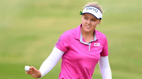 Brooke Henderson holds 1 stroke lead in Hawaii - Golf Canada