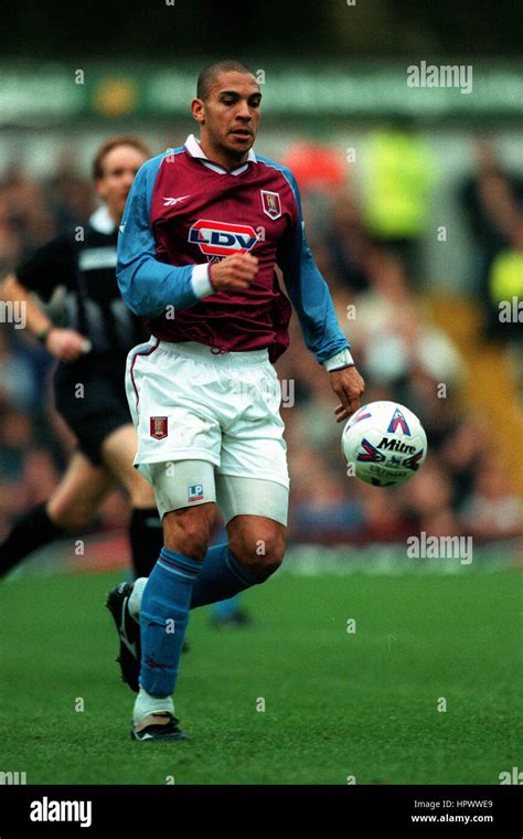 STAN COLLYMORE ASTON VILLA FC 07 November 1998 Stock Photo - Alamy