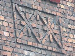 Category:Brickworks with relief patterns - Wikimedia Commons