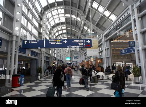 inside terminal 1 o'hare international airport chicago usa Stock Photo, Royalty Free Image ...