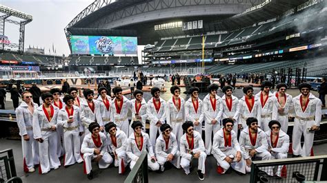 Golden Knights, Kraken arrive as Elvis, fishermen for Winter Classic - ESPN