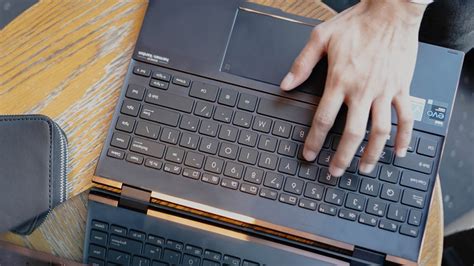 The ASUS ZenBook Flip S will make you feel like a big shot - GadgetMatch