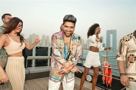 Guru Randhawa makes a style statement with his new look!