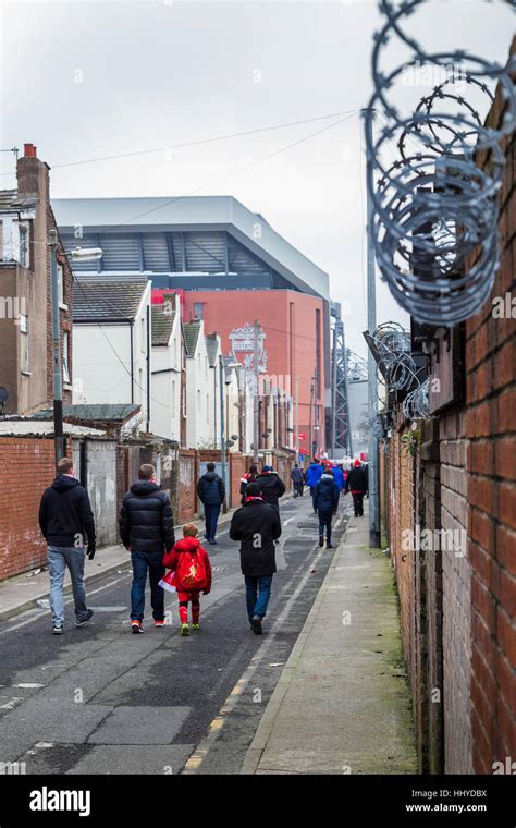 Liverpool fans anfield hi-res stock photography and images - Alamy