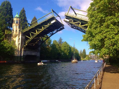 Open Up: A blog about Drawbridges: Post 2: The Trunnion Bascule Bridge