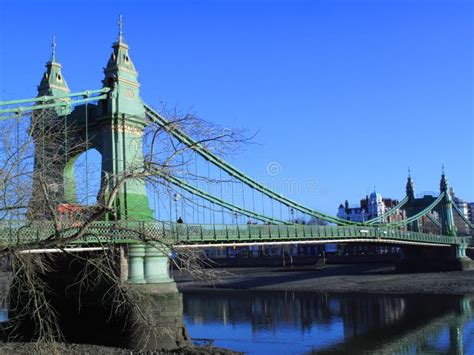 Battersea Bridge stock photo. Image of europe, green - 32549572