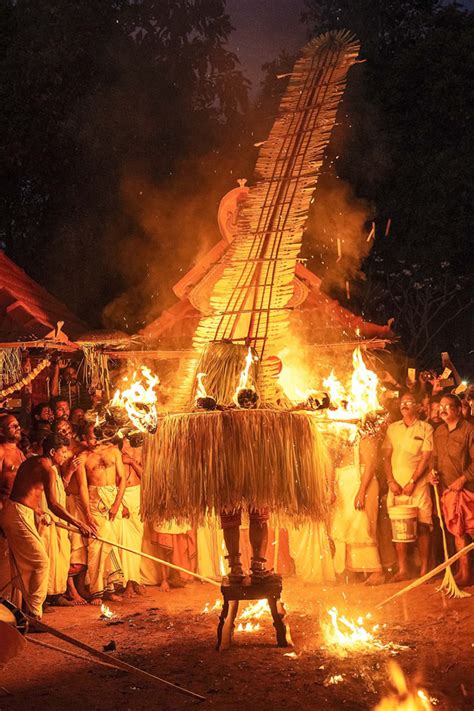 theyyam_festival_kerala_photos_07 - 121clicks.com