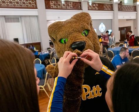 A record-setting 11,400 alumni and donors raised $2.4 million on Pitt ...