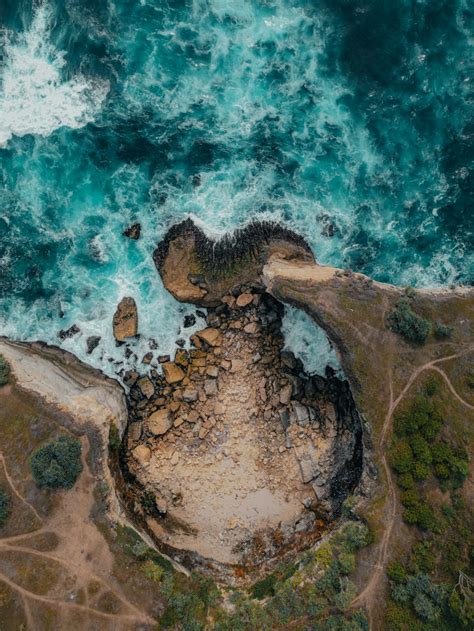 An aerial view of the ocean and rocks photo – Free Indonesia Image on Unsplash