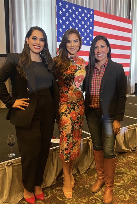 Catalina Lauf on Twitter: "Illinois sandwiched by South Texas 🤣🇺🇸 Lucky to know these ladies and ...