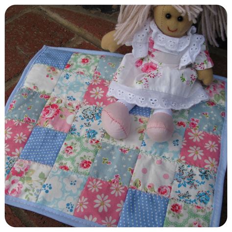 Easy patchwork dolls blanket Crochet Pillow Patterns Free, Crochet Clothes Patterns, Quilt ...