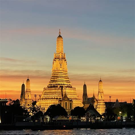 Wat Arun Ratchawararam Ratchawaramahawihan, Bangkok - Temple of Dawn ...