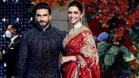 Ranveer Singh flirts with Deepika Padukone amid tiff rumours. Watch ...