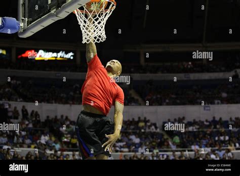 Lillard blazers dunk hi-res stock photography and images - Alamy