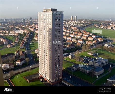 High rise flats springburn glasgow hi-res stock photography and images ...