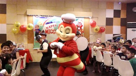 Jollibee Dance - YouTube