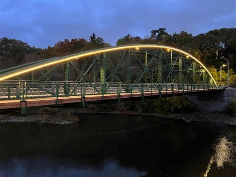 Blackfriars bridge temporarily closed to vehicle traffic | CBC News