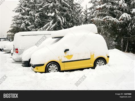 Snowy Cars Image & Photo (Free Trial) | Bigstock