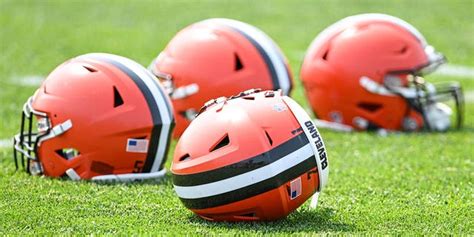 Browns alternate helmet, uniform combination appears to reignite beef ...